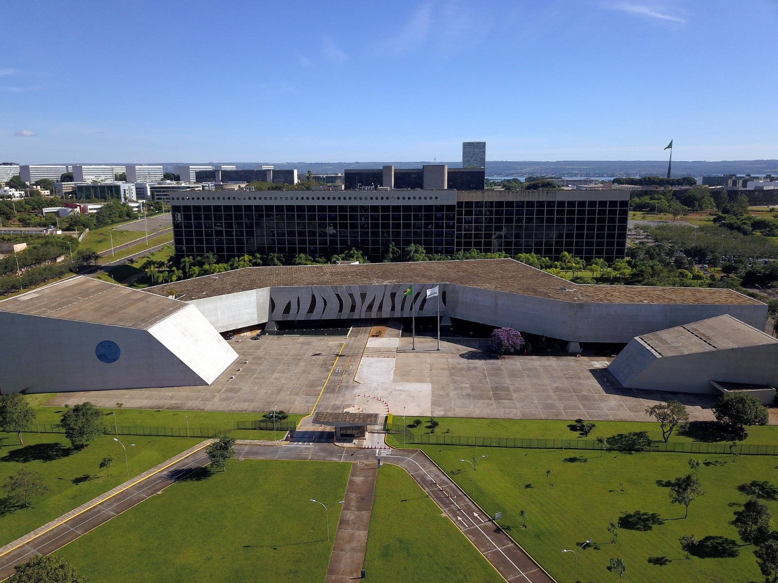 Após atuação da Defensoria do Amazonas, STJ anula condenação de homem por tráfico de drogas e reconhece porte para uso pessoalPreso desde junho de 2024, homem havia sido condenado a seis anos de reclusão e 600 dias-multa por portar 23,6 gramas de maconha