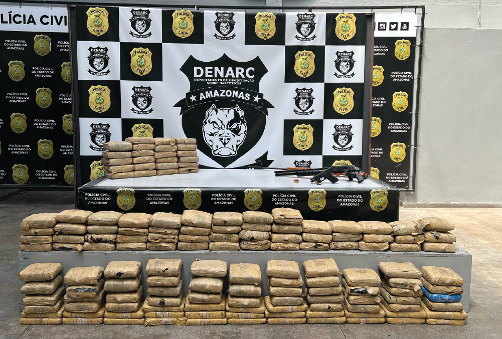 PC-AM apreende 156 quilos de maconha avaliados em R$ 3,2 milhões e prende homem em flagrante com três armas de fogo