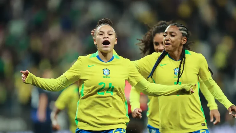 Dudinha brilha e seleção feminina derrota Japão no frio paulistano