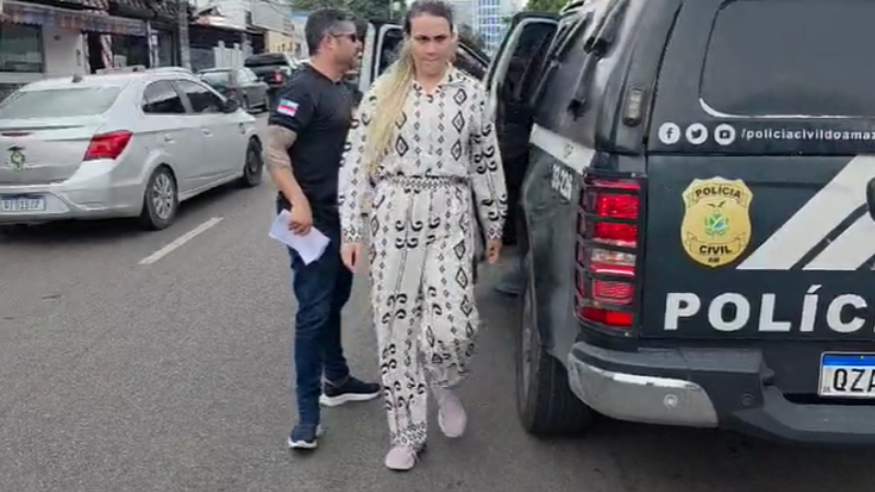 Polícia prende mulher que se passava por médica em hospital de Manaus
