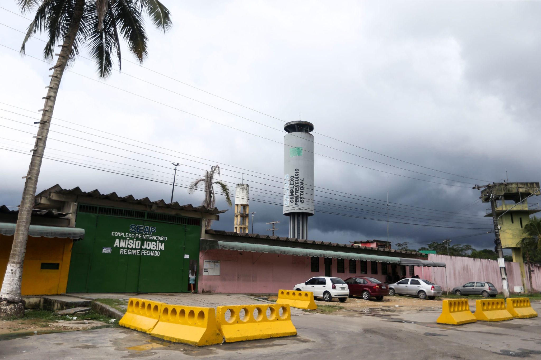 Justiça acolhe recurso do MPAM e mantém presos acusados de liderar massacre no Compaj