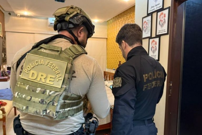 Ex-vereadores e policiais civis são alvos da PF por tráfico no Amazonas