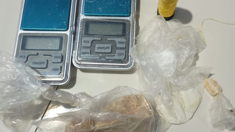 No interior, Polícia Militar do Amazonas prende quatro pessoas  e apreende 154 porções de drogas