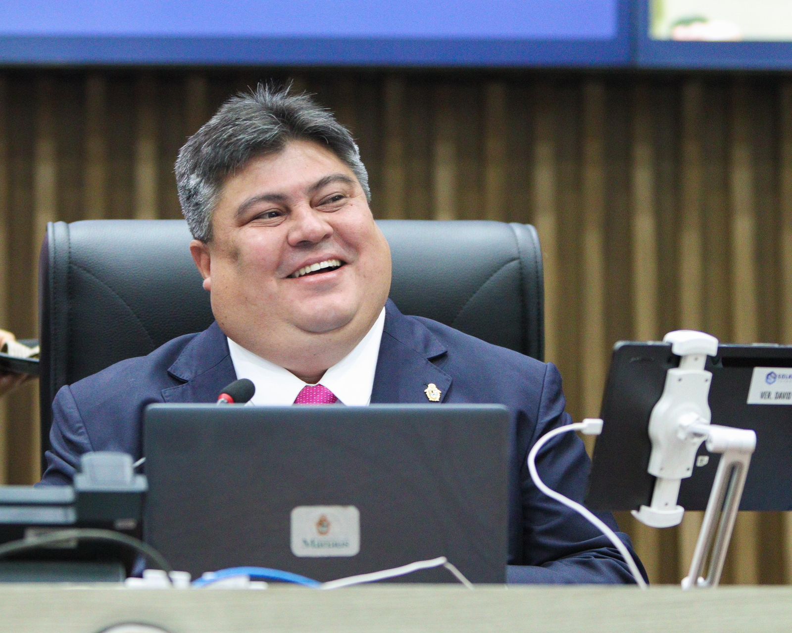 Presidente David Reis anuncia antecipação da primeira parcela do 13º salário dos servidores da CMM