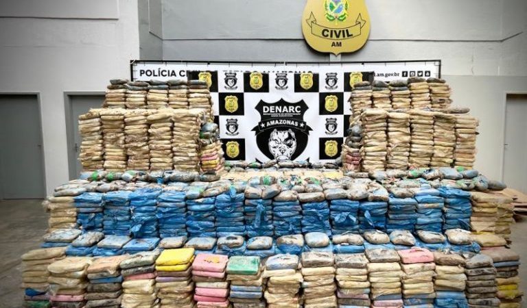 Maconha e haxixe avaliados em R$ 24 milhões são apreendidos em barco