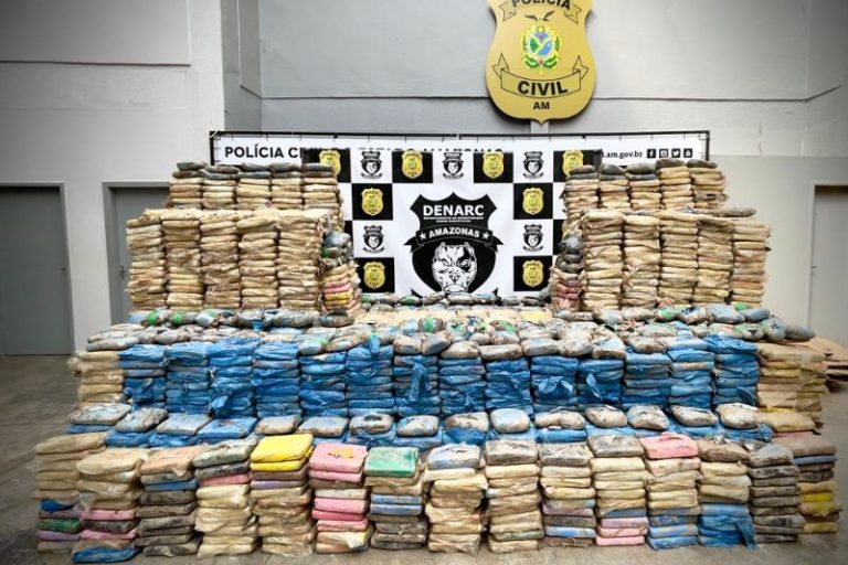 Maconha e haxixe avaliados em R$ 24 milhões são apreendidos em barco