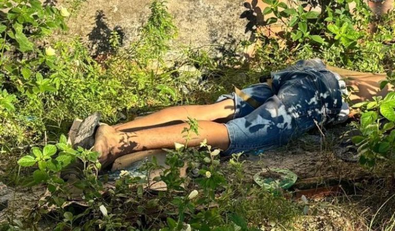 Moradores ouvem barulho de tiros à noite e encontram corpo de homem pela manhã