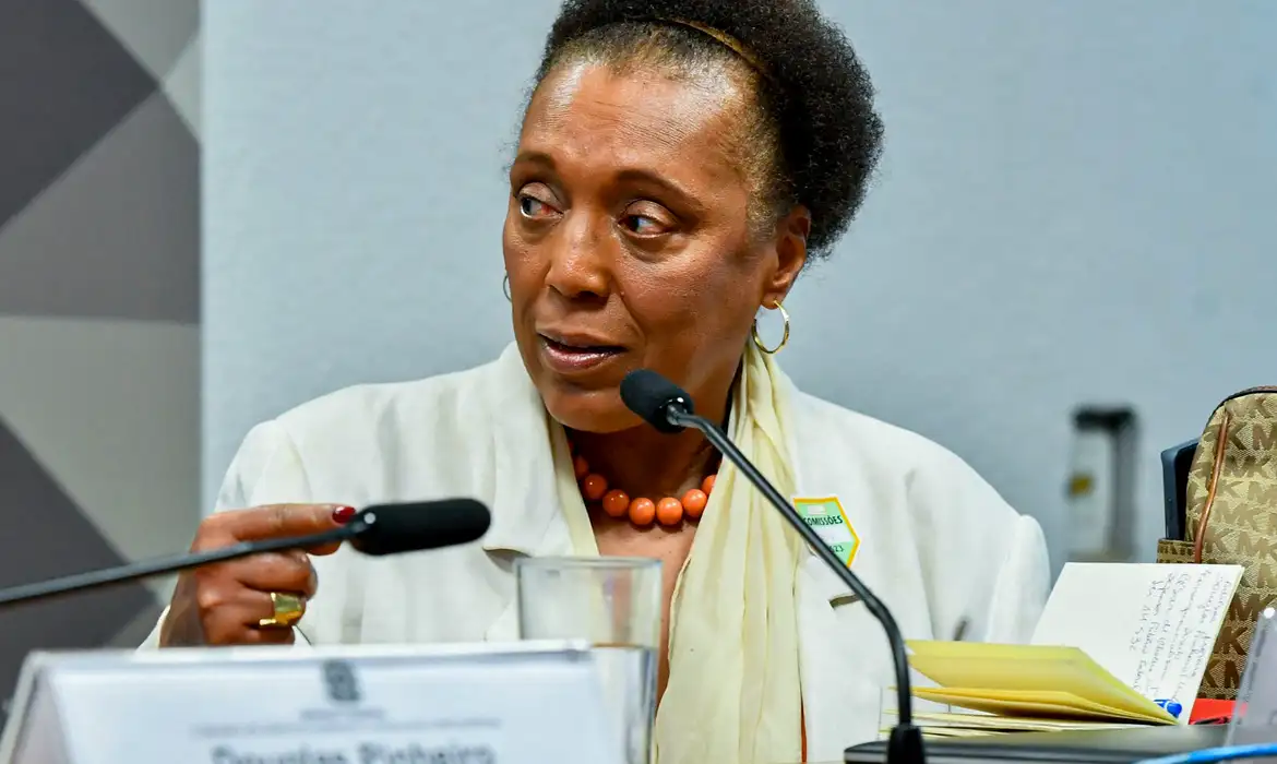 Cármen Lúcia denuncia racismo sofrido por ministra do TSE