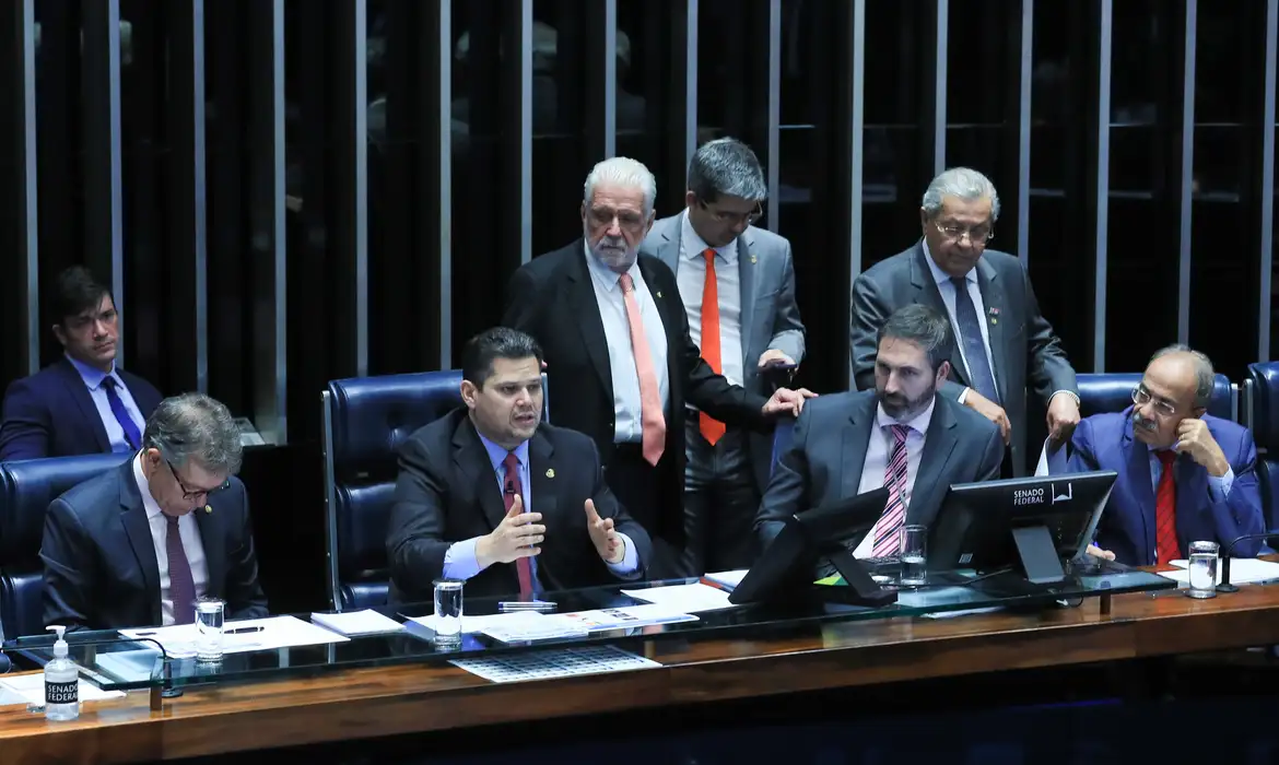 Senado aprova PEC que inclui guarda municipal na segurança pública