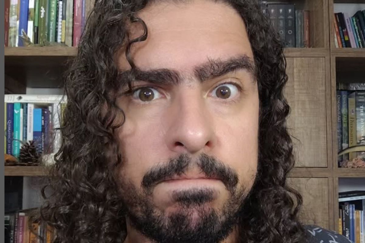 Youtuber sofre AVC e vai parar na UTI