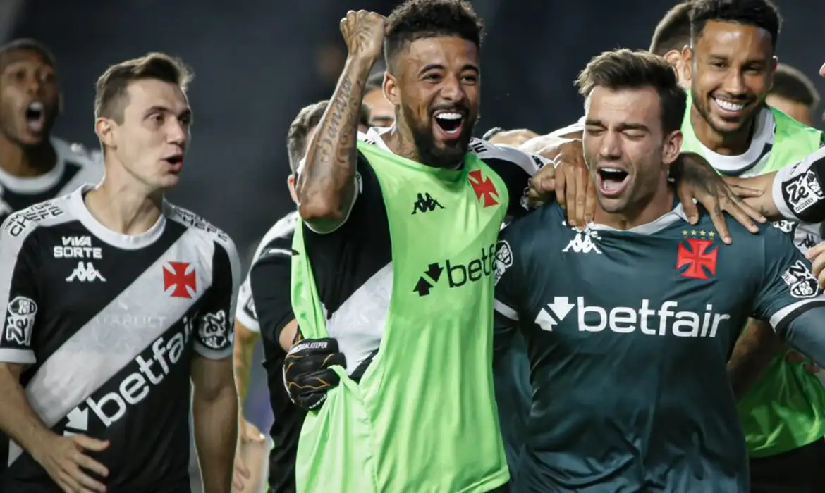 Vasco supera Operário nos pênaltis e segue vivo na Copa do Brasil