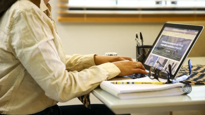 Pesquisa revela condições precárias do trabalho remoto no mundo