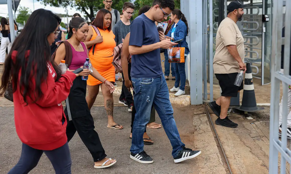 Candidatos isentos de taxa do Enem recebem orientações pelo Gov.br
