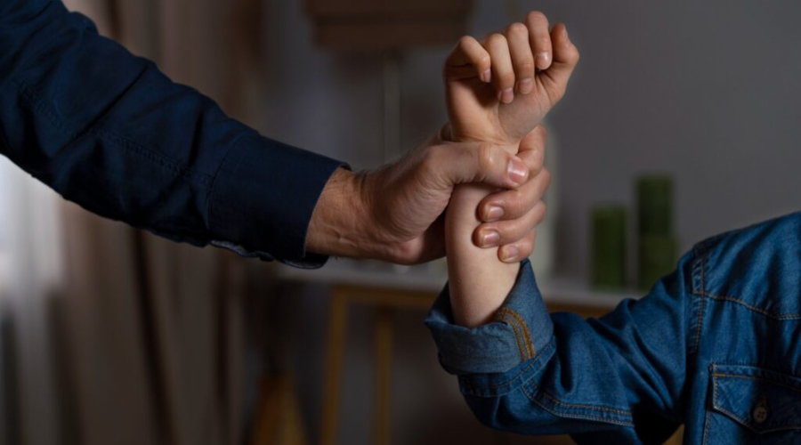 Barbeiro é preso por estuprar enteado de 7 anos no bairro Coroado em Manaus