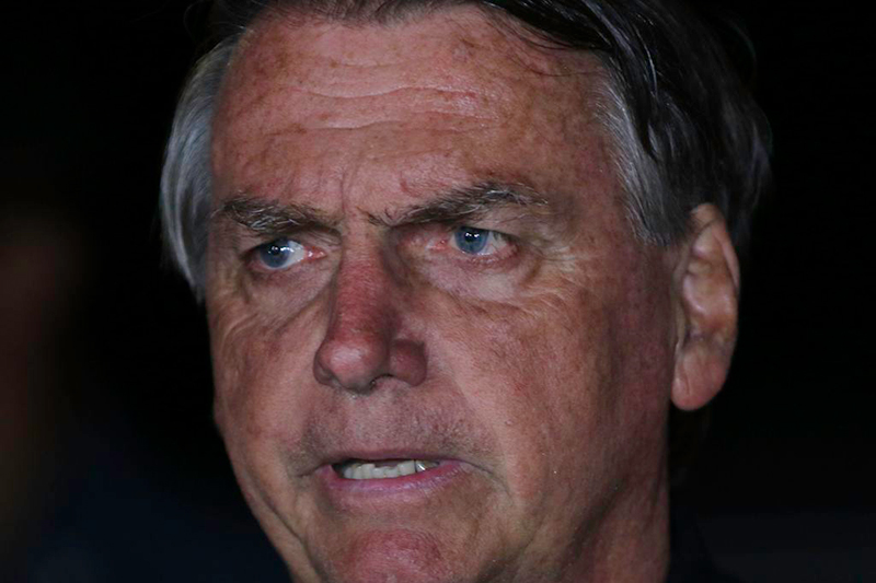 Bolsonaro passa mal após churrasco e é levado às pressas para Brasília