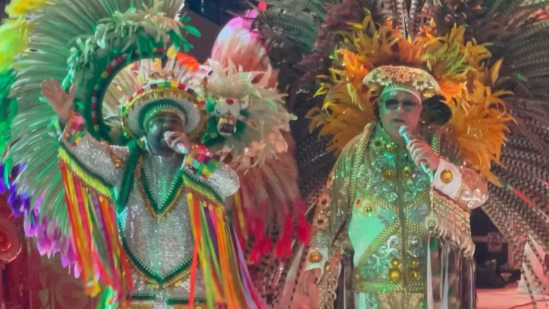David Assayag abre segunda noite pelo Garantido e responde rumores com toada na arena