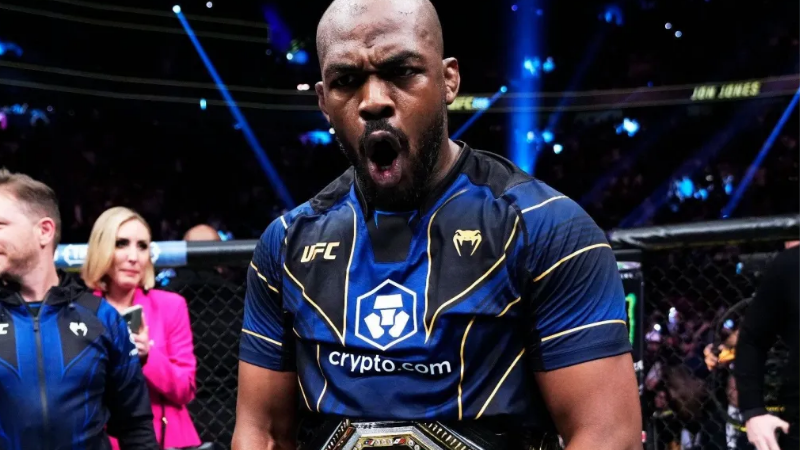 Jon Jones se aposenta do UFC aos 37 anos com 12 defesas de cinturão