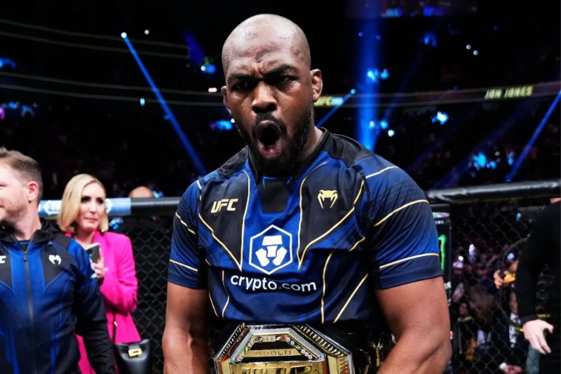 Jon Jones se aposenta do UFC aos 37 anos com 12 defesas de cinturão