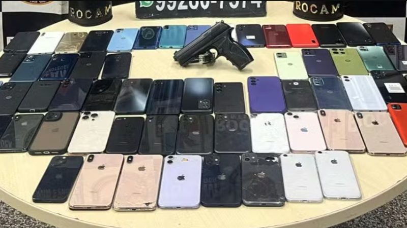 Trio é preso com 62 celulares roubados e moto adulterada em Manaus