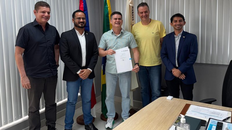 Prefeito David Almeida sanciona lei que institui o Dia Municipal do Farmacêutico em Manaus