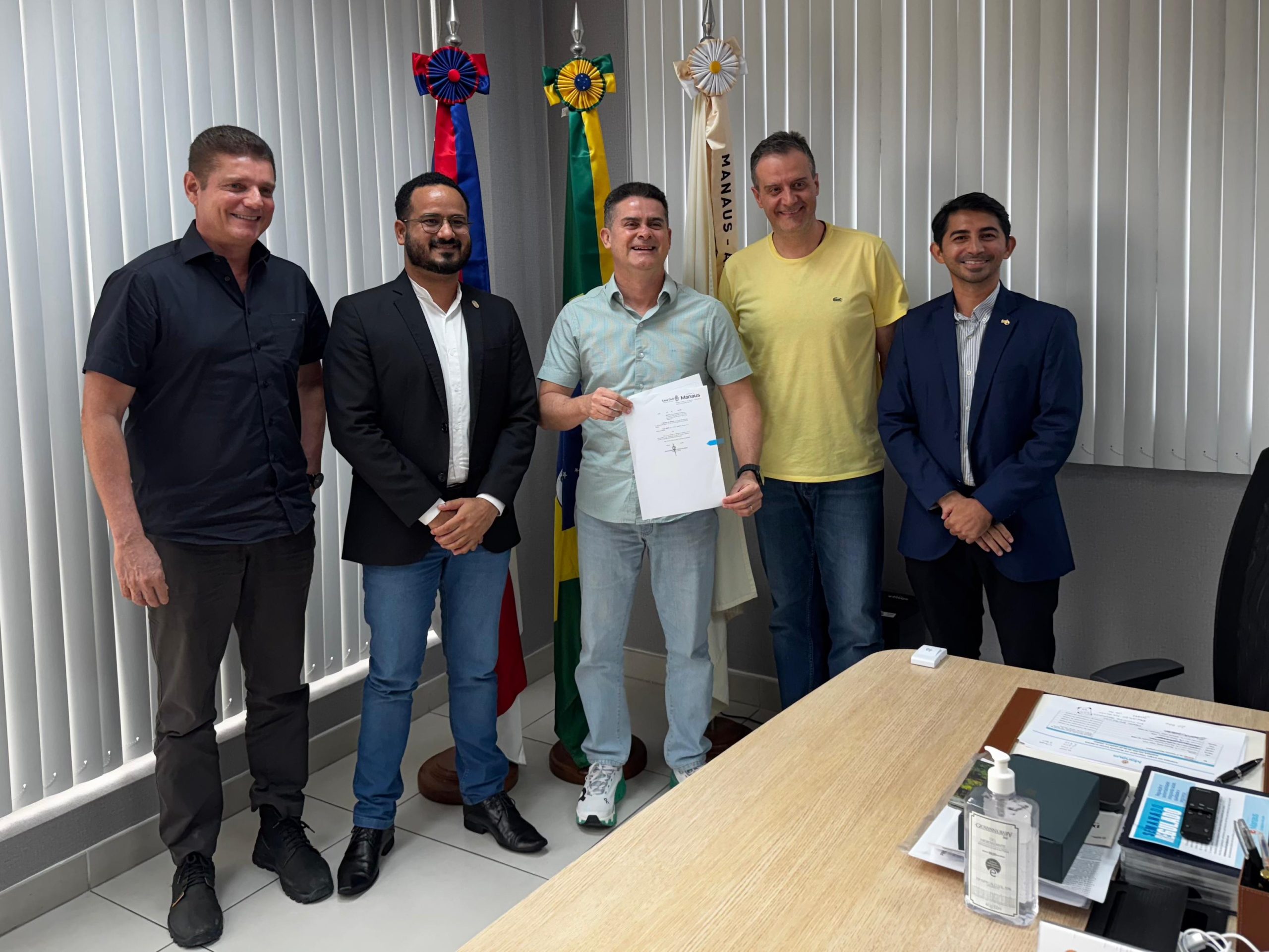 Prefeito David Almeida sanciona lei que institui o Dia Municipal do Farmacêutico em Manaus