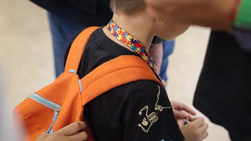 Terapeuta ocupacional é acusada de agredir crianças com autismo em Manaus 