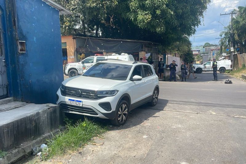 Pai é morto a tiros dentro do carro em Manaus; filho de 4 anos escapa ileso