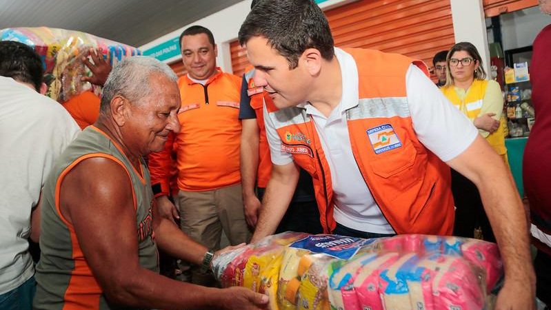 Prefeitura leva operação ‘Cheia 2025’ ao bairro São Jorge e assiste 350 famílias atingidas pela alta do rio Negro