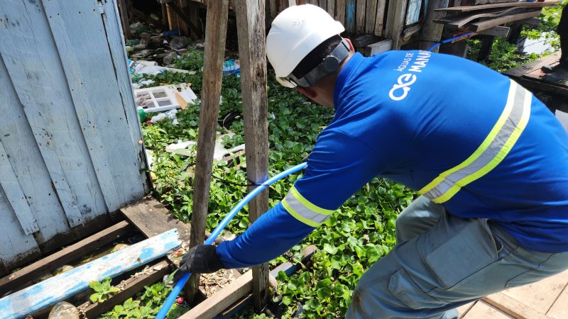 Educandos: rede de distribuição de água tratada é adaptada em palafitas em período de cheia e beneficia mais de 500 pessoas