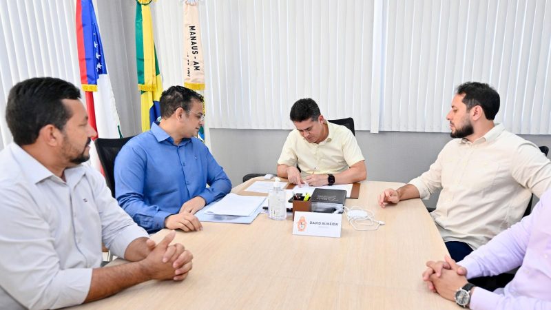 Prefeito David Almeida anuncia repasse de R$ 6 milhões do Proesc para mais de 500 escolas municipais