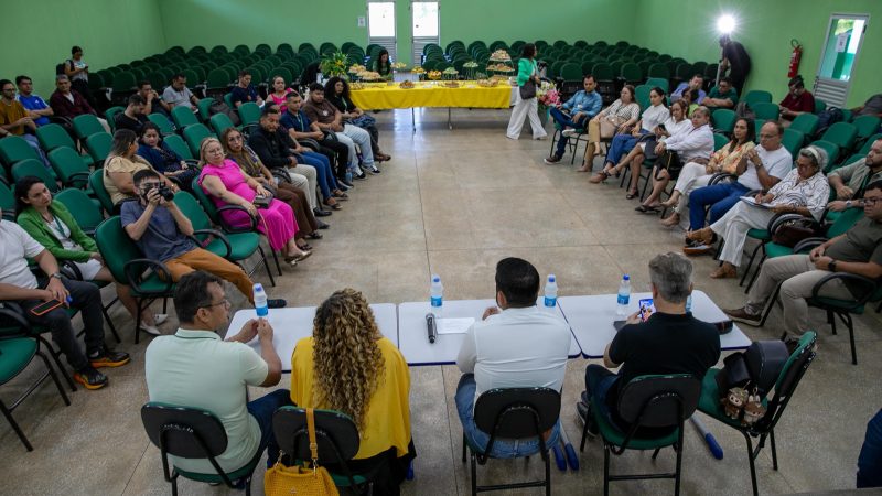 Em Parintins, reitor acompanha implantação de inédito mestrado em rede coordenado pela UEA