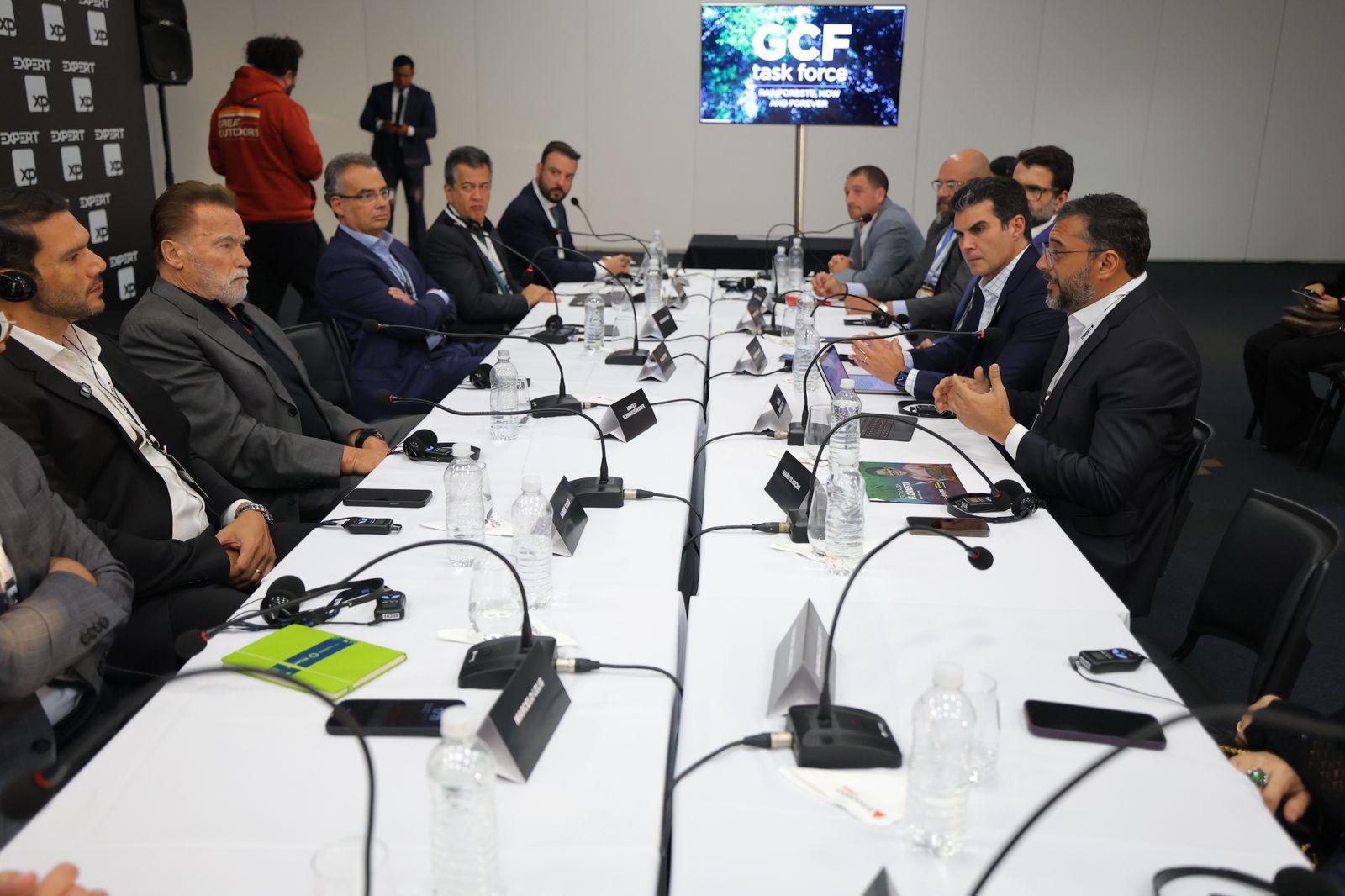 Governador Wilson Lima apresenta a Arnold Schwarzenegger papel estratégico do Amazonas na agenda climática global e na defesa dos povos da floresta