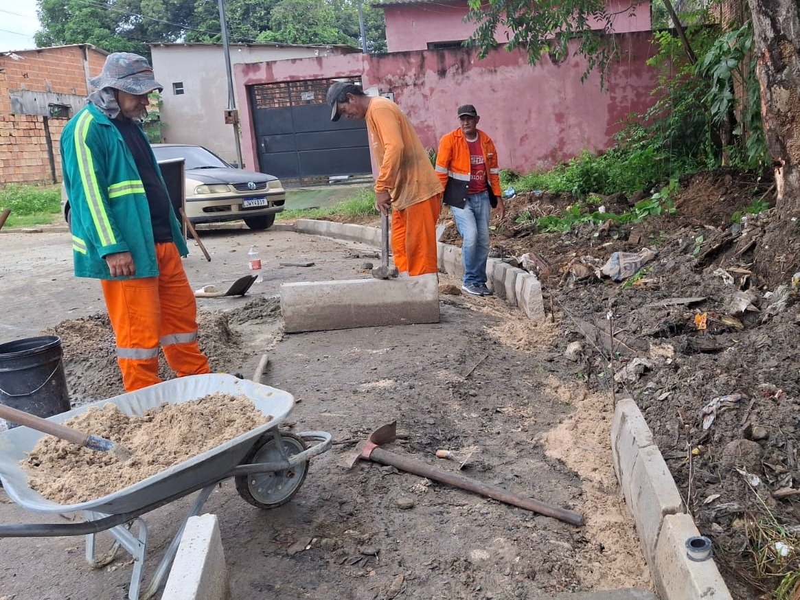 Prefeitura urbaniza área degradada e transforma antiga lixeira irregular em novo espaço público no Santa Etelvina