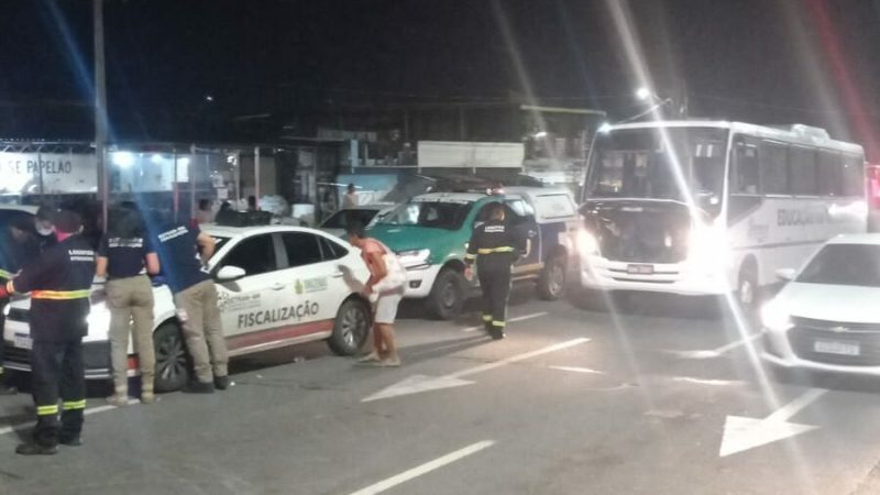PMAM e Detran-AM liberam avenida interditada por ‘paredões’ de veículos e multidão em festa clandestina