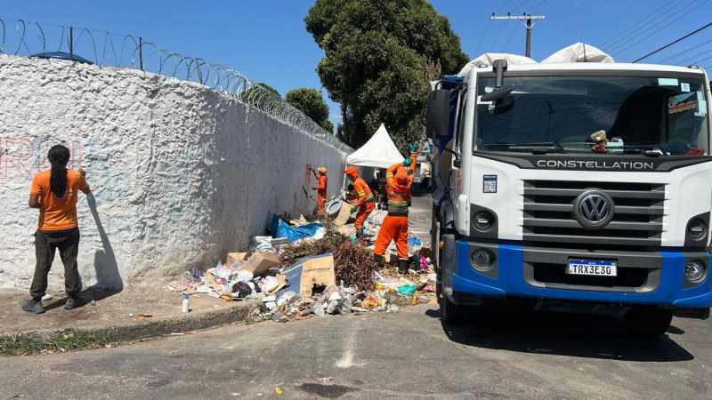 Prefeitura intensifica limpeza e mobilização no bairro Japiim para acabar com lixeira irregular no entorno de UBS