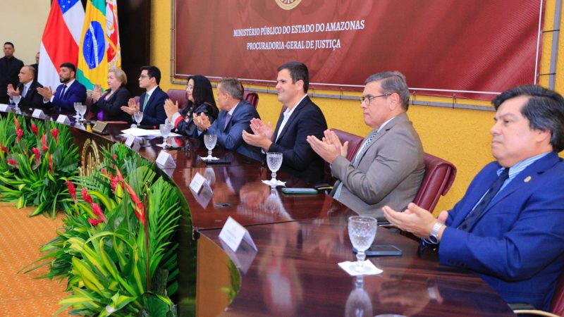 Prefeito em exercício Renato Junior prestigia posse de novos promotores do MP-AM