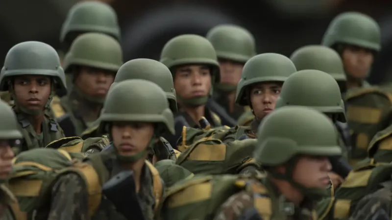 Senadores aprovam MP que aumenta vencimento de militares