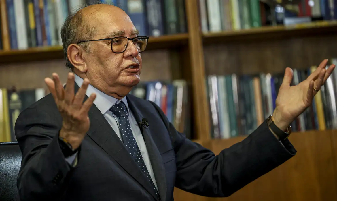 Gilmar Mendes defende Moraes e diz que STF seguirá firme