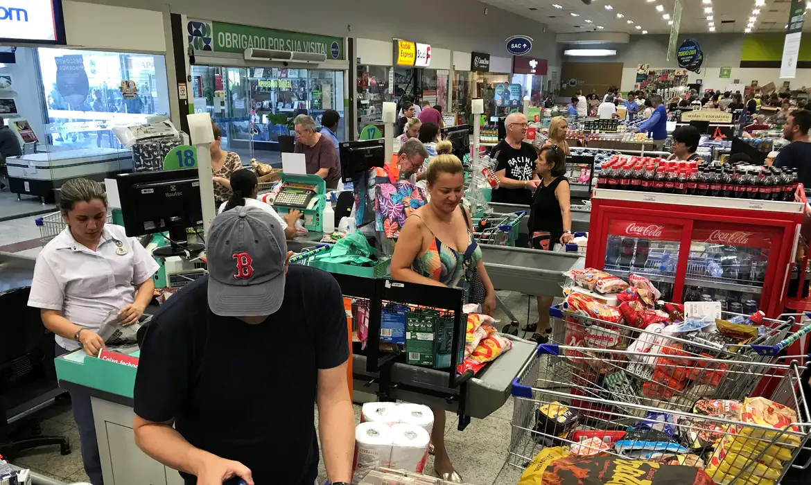 FGV: com juro alto, economia desacelera e cresce 0,5% no 2º trimestre