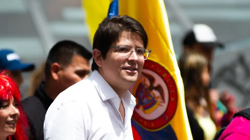 Morre Miguel Uribe, pré-candidato à presidência da Colômbia