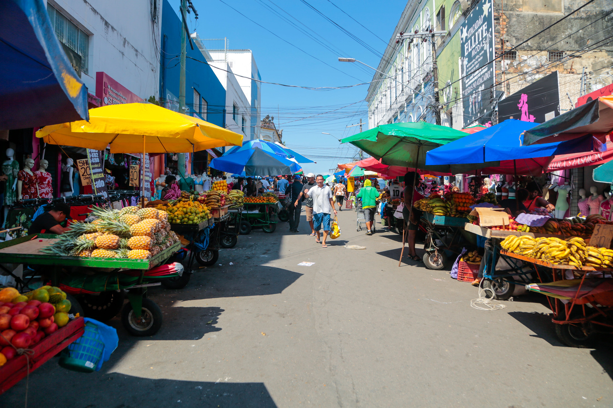 Prefeitura de Manaus amplia vagas na ‘Feirinha do Imigrante’ na rua Rocha dos Santos