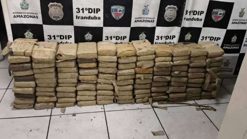 Polícia Militar apreende 110 kg de maconha em barco no AM e suspeitos fogem pelo rio