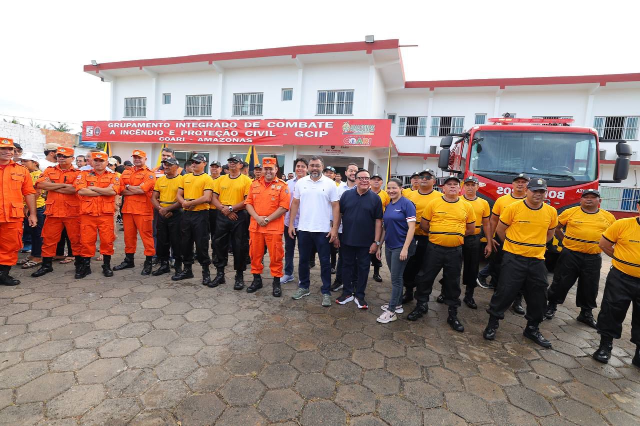 Em Coari, governador Wilson Lima entrega viatura de combate a incêndio com capacidade para 10 mil litros de água