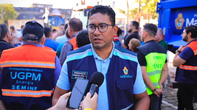 Secretário das Feiras, Wanderson Cardoso, acompanha mutirão no Centro de Manaus