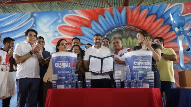 Governador Wilson Lima acompanha trabalhos das cirandas em Manacapuru e entrega EPIs e copos de água para o festival