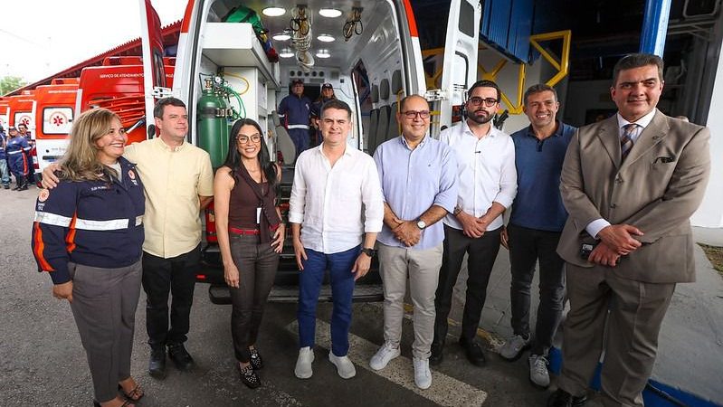 Prefeito David Almeida reforça atendimento pré-hospitalar com entrega de mais cinco novas ambulâncias ao Samu Manaus