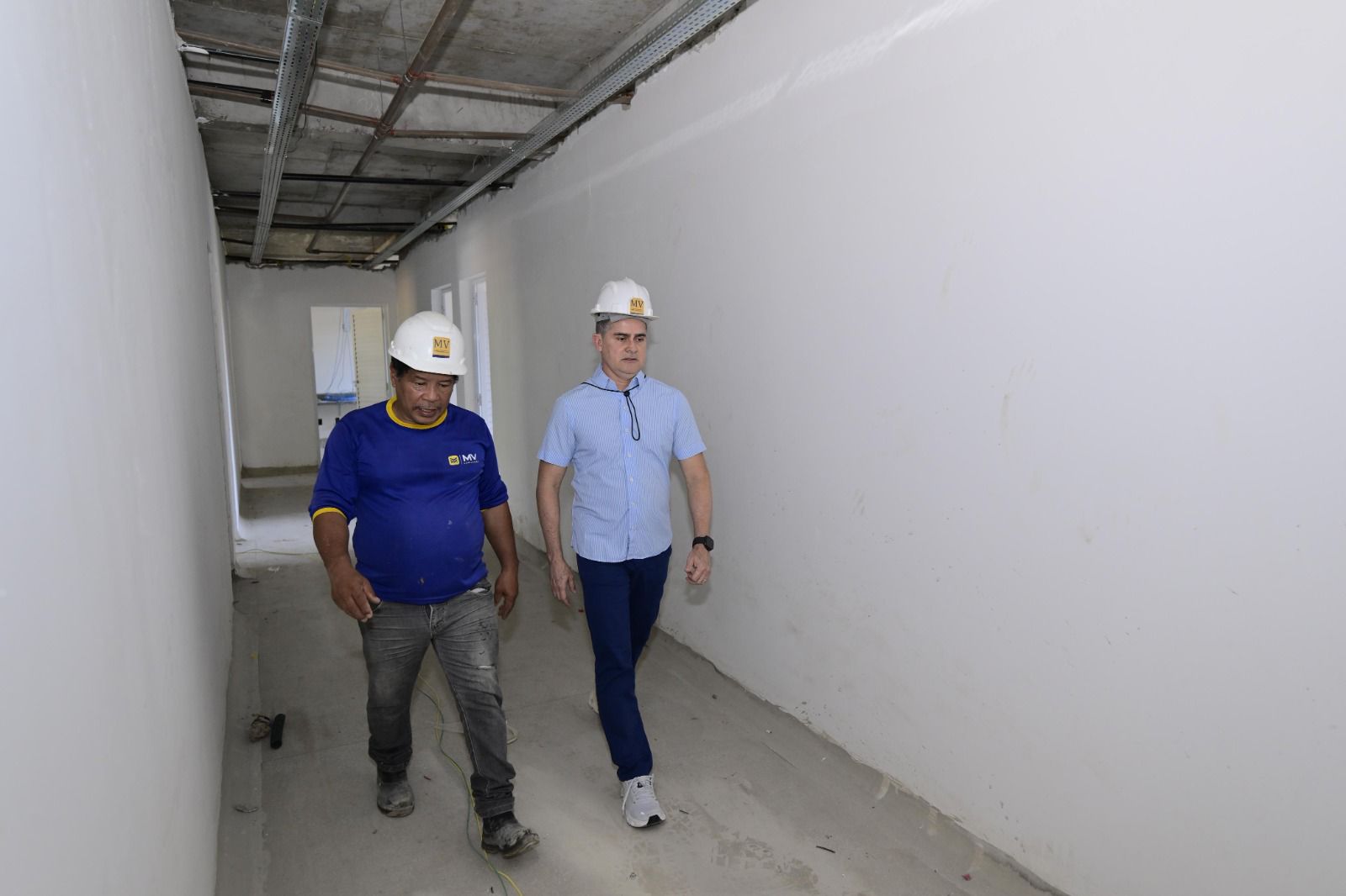 Prefeito David Almeida fiscaliza obras da UBS Dom Milton com estrutura de porte 4 e confirma inauguração para o mês de outubro