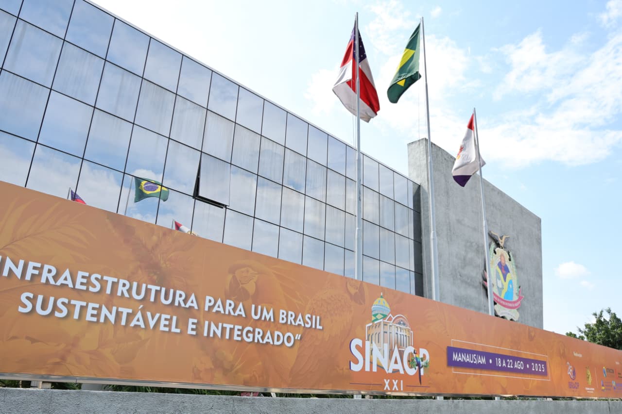 TCE-AM protagoniza debates sobre obras e meio ambiente no Sinaop 2025