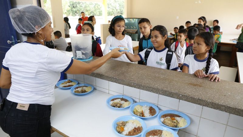 Manaus recebe 16 países para conhecer programas de alimentação escolar na Amazônia