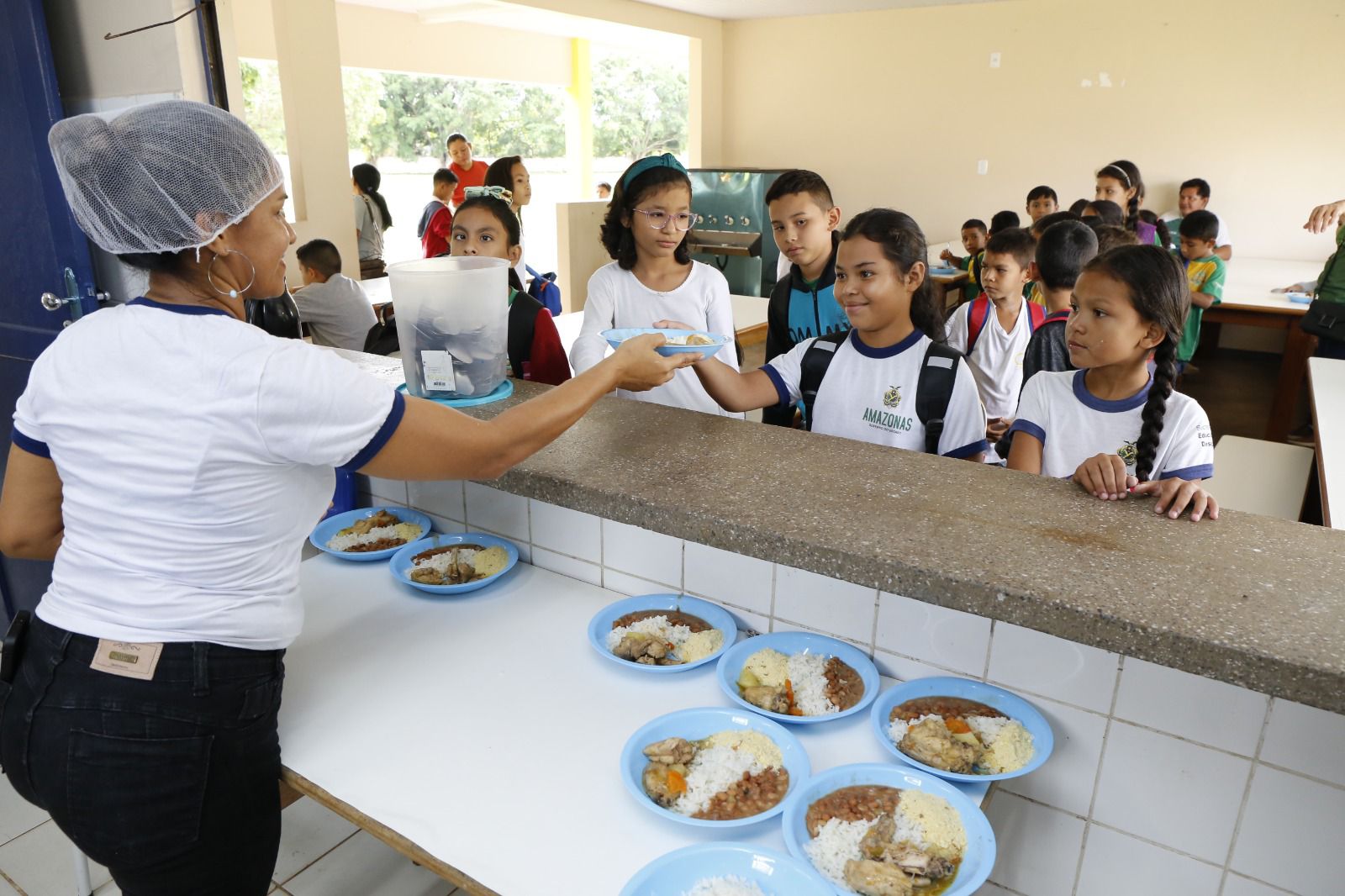 Manaus recebe 16 países para conhecer programas de alimentação escolar na Amazônia